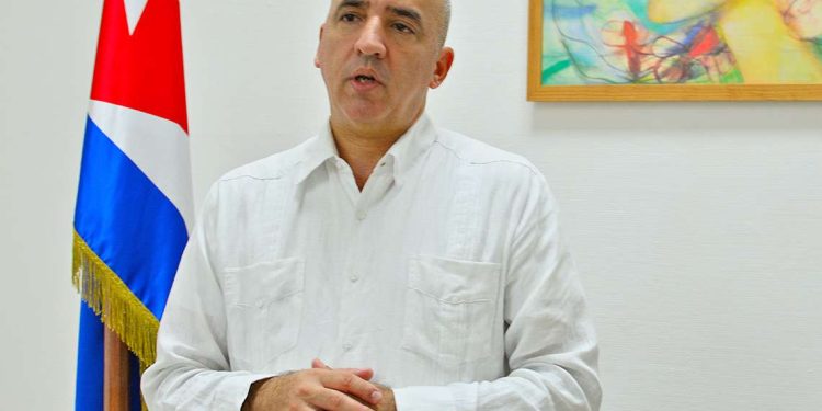 Ernesto Soberón Guzmán, director general de Asuntos Consulares y de Atención a Cubanos Residentes en el Exterior de la Cancillería cubana. Foto: Otmaro Rodríguez.