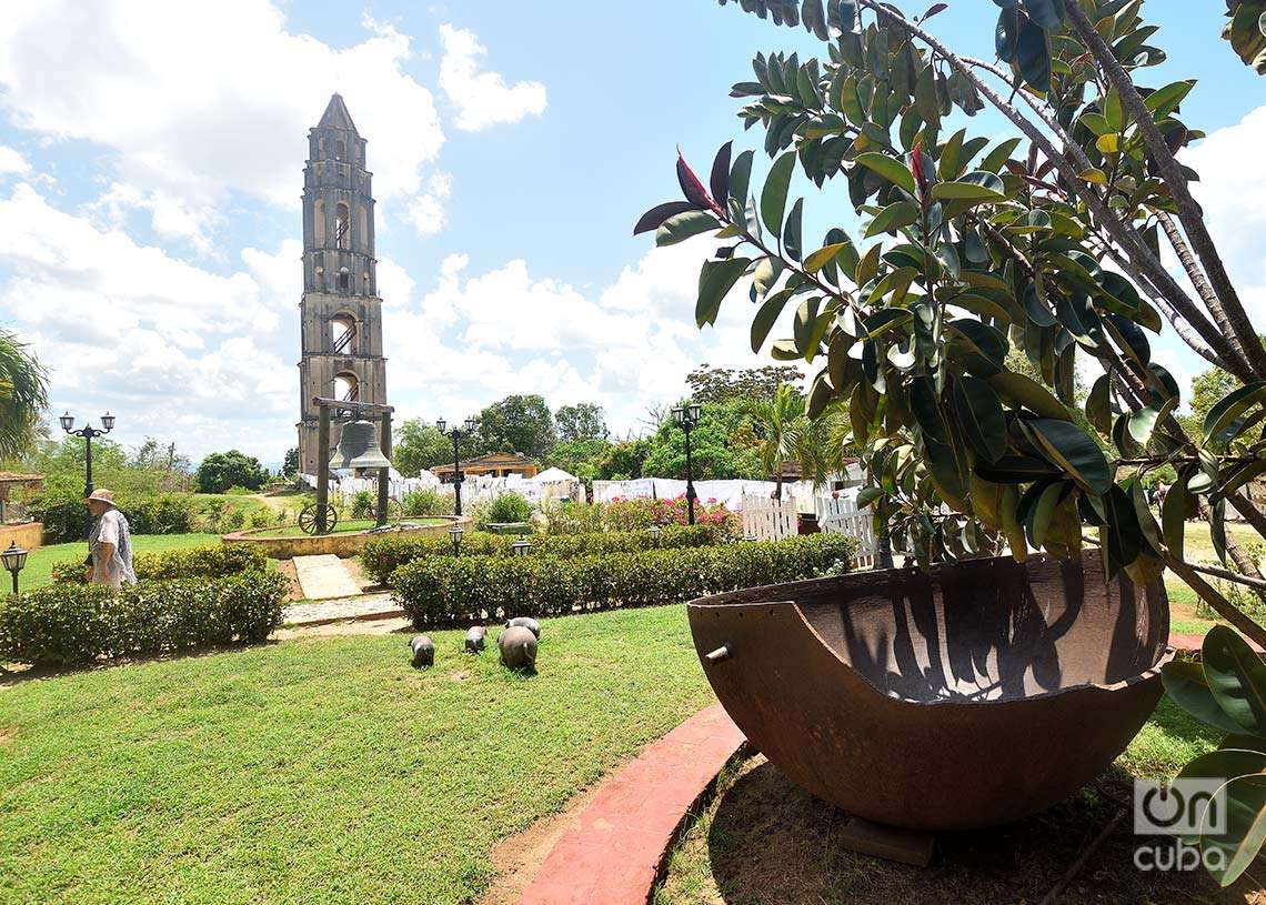 La Torre de Manaca Iznaga ha sido inmortalizada como símbolo de amor. Foto: Otmaro Rodríguez.