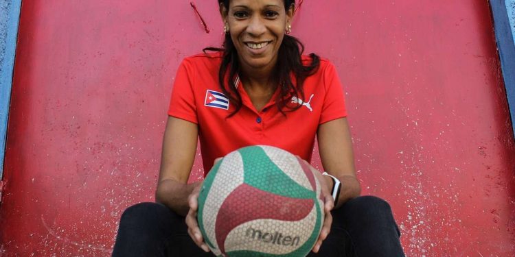 Yumilka Ruiz, una de las más destacadas exponentes de las Morenas del Caribe, fue la capitana de la selección nacional de voleibol durante varios años. Foto: Jorge Lius Coll Untoria.