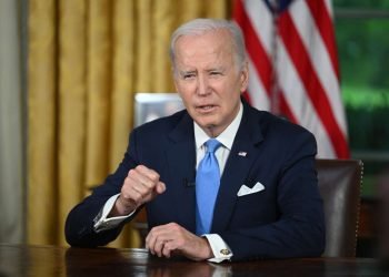 El presidente de los Estados Unidos, Joe Biden, se dirige a la nación, tras firmar la ley sobre el techo de la deuda, en el Despacho Oval de la Casa Blanca. Foto: Jim Watson / POOL / EFE.