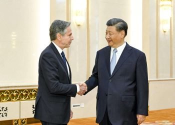 Xi Jinping (derecha) recibe a Antony Blinken este 19 de junio.  Foto: LI XUEREN/XINHUA/ EFE/EPA.