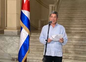 Carlos Fernández de Cossío, viceministro de Relaciones Exteriores de Cuba, en declaraciones a la prensa en La Habana. Foto: Felipe Borrego/EFE.