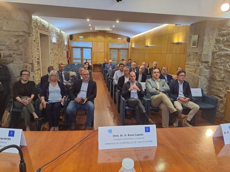 Medina también se reunió con varios empresarios, representantes de la Confederación de Empresarios de Galicia. Foto: @MMedina_Glez