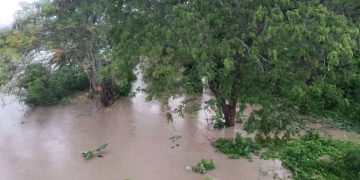 Crecida de un río en Sagua de Tánamo debido a las intensas lluvias. Foto: Yariseidis Hernández Llorente / Facebook.