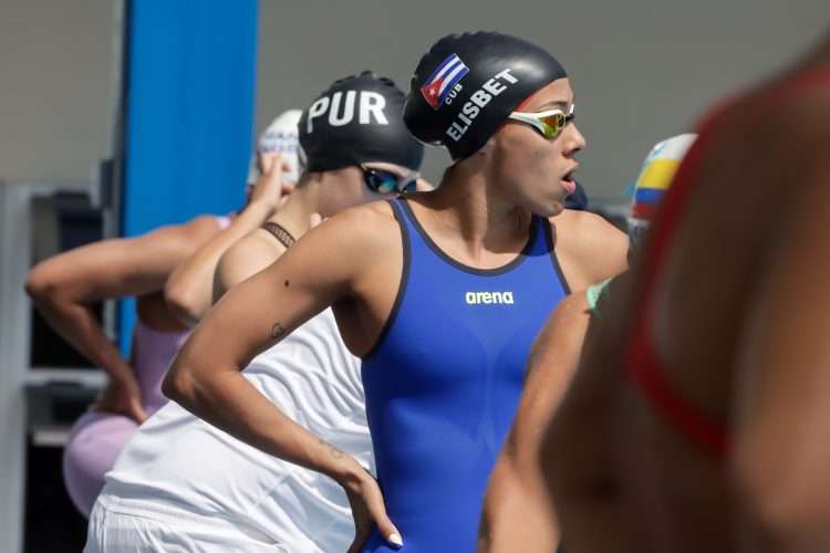 Elisbet Gámez ha tenido que superarse mucho para convertirse en la figura principal de la natación cubana. Foto: Calixto N. Llanes/ JIT.