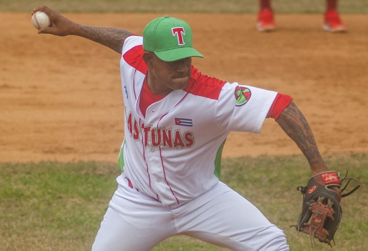 Alberto Pablo Civil selló la victoria de los Leñadores y el boleto a la final. Foto: Tomada de Periódico 26.