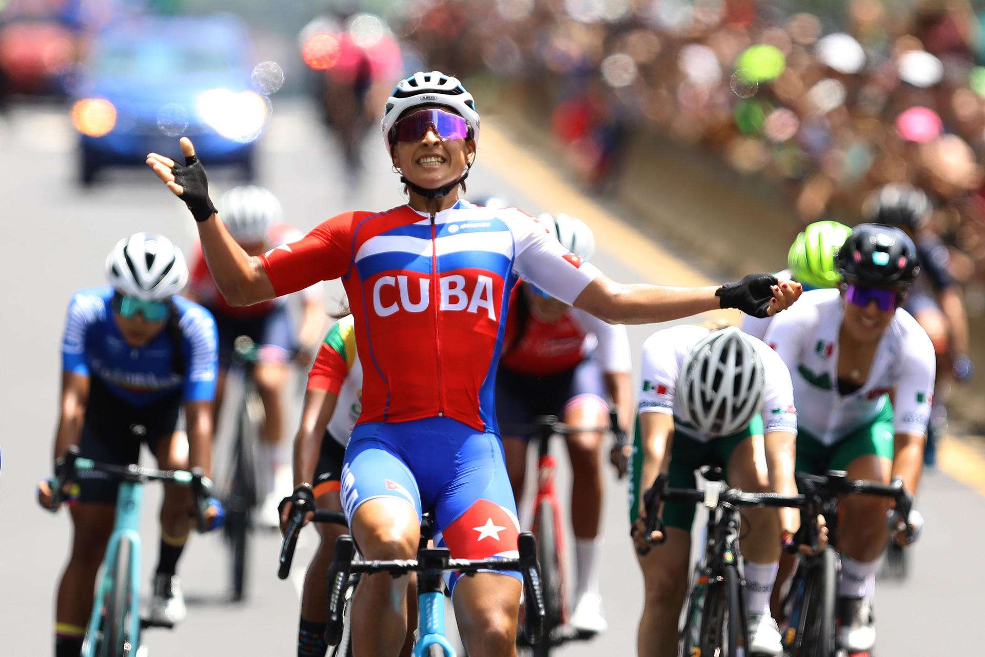 Arlenis Sierra celebrates by winning the women’s road cycling event at the Central American and Caribbean Games in San Salvador. Photo: Miguel Lemus/EFE
