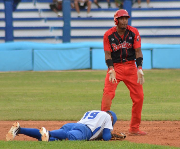 Santiago de Cuba derrotó a Industriales en el quinto partido de la semifinal de la 62 Serie Nacional de Béisbol. Foto: Ricardo López Hevia.