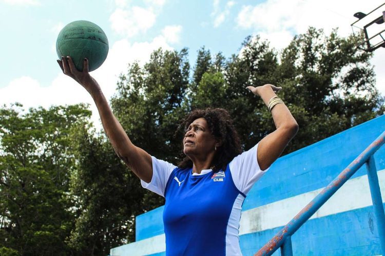 Mercedes Pomares, “La zurda de Majagua”, fue capitana de la selección nacional de voleibol y pilar fundamental en la conquista del Campeonato Mundial de 1978. Foto: Jorge Luis Coll Untoria.