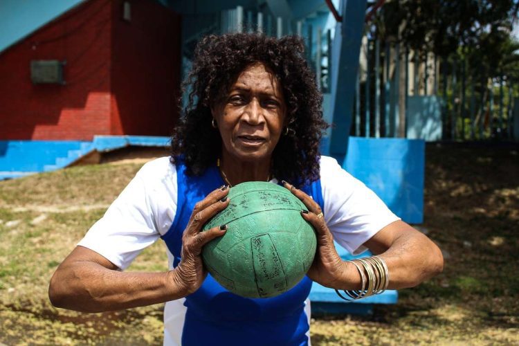 Mercedes Pomares, “La zurda de Majagua”, fue capitana de la selección nacional de voleibol y pilar fundamental en la conquista del Campeonato Mundial de 1978. Foto: Jorge Luis Coll Untoria.