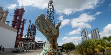 Refinería de Cienfuegos, centro de un futuro proyecto de colaboración entre Cuba y Rusia, según autoridades del país euroasiático. Foto: Otmaro Rodríguez.