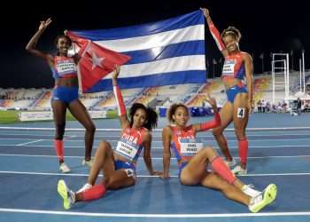 Corredoras cubanas posan tras su triunfo en el relevo femenino 4x100 metros en el atletismo de los XXIV Juegos Centroamericanos y del Caribe San Salvador 2023. Foto: Calixto N. Llanes / Jit / Archivo.