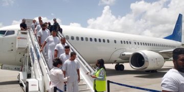 Foto de archivo de vuelo con migrantes cubanos desde Estados Unidos. Foto: @minint_cuba / Archivo.