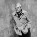 Kundera en una calle de París, en abril de 1979. Foto: JEAN-PIERRE COUDERCEM/ElMUNDO.