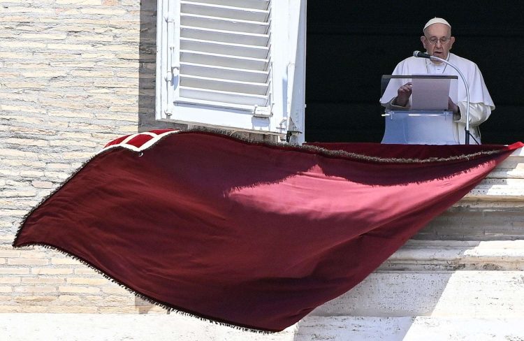 Francisco, el domingo 9 de julio de 2023, durante el Ángelus. Foto: RICCARDO ANTIMIANI/EFE/EPA,