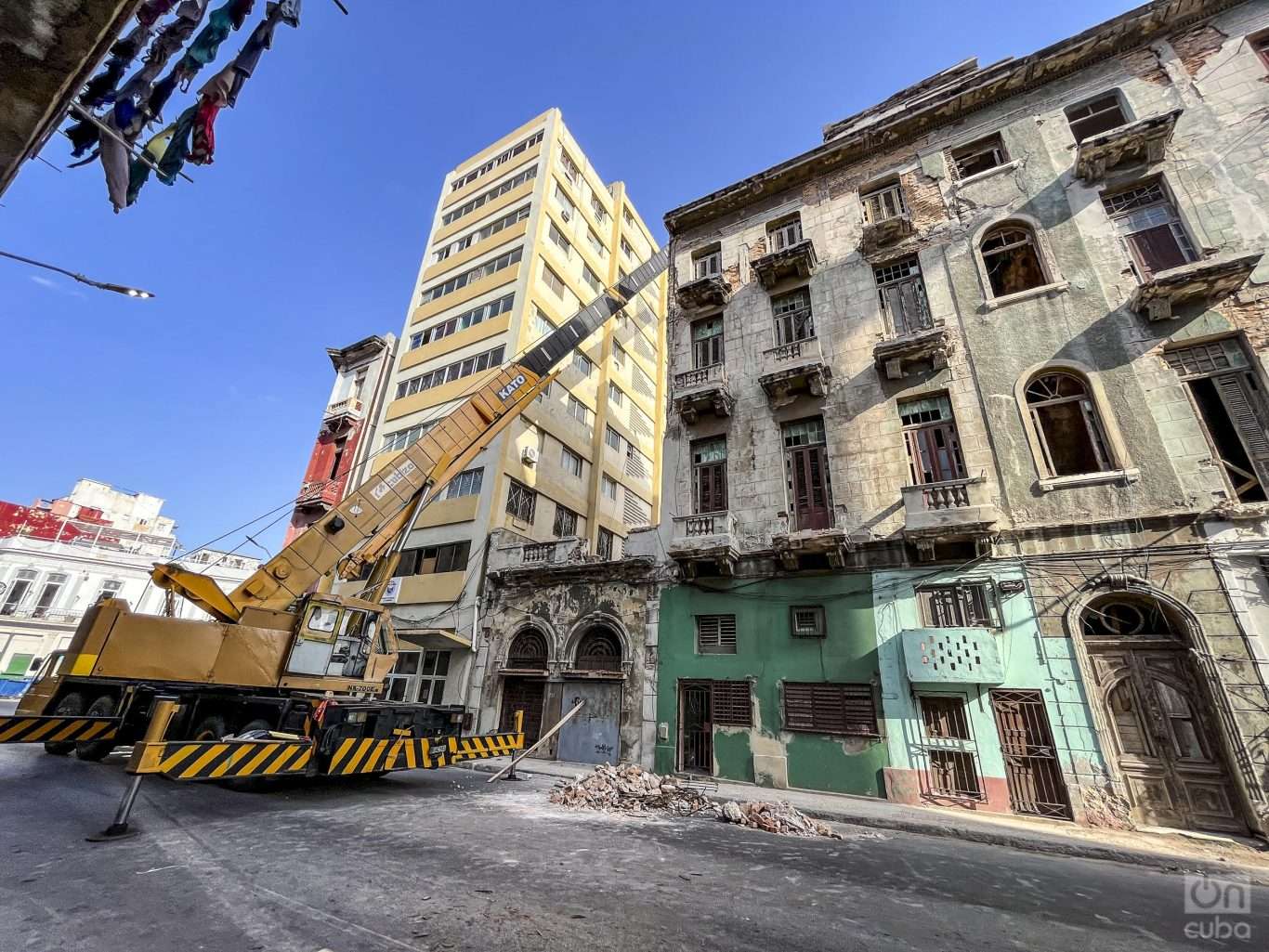 Deterioro arquitectónico en San Lázaro. Foto: Kaloian.
