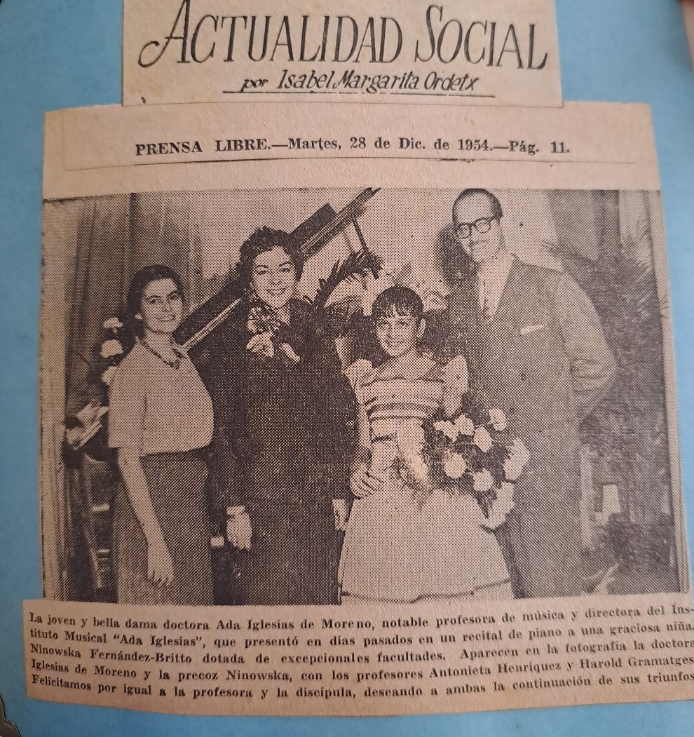 Prensa Libre, 28 de diciembre de 1954. Aparecen María Antonieta Henríquez, Ada Iglesias de Moreno, Ninowska Fernández-Britto y Harold Gramatges.