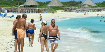 Turistas en Cayo Santa María, en el norte de la provincia de Villa Clara. Foto: Otmaro Rodríguez.