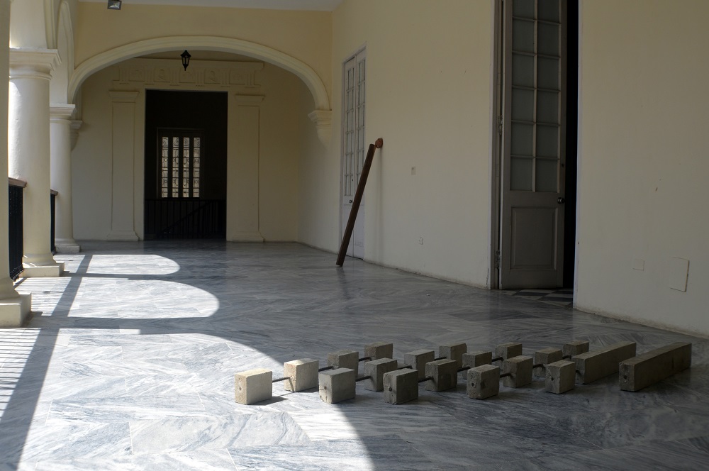"Concatenación", 2017. Instalación. Concreto y cabilla. Foto: Ángel Marqués Dolz.