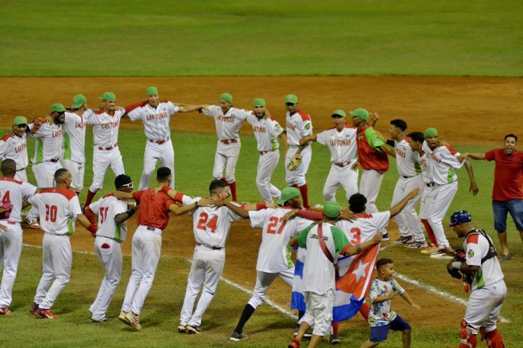 Los Leñadores de Las Tunas son los campeones de 62 Serie Nacional de Béisbol. Foto: Ricardo López Hevia.