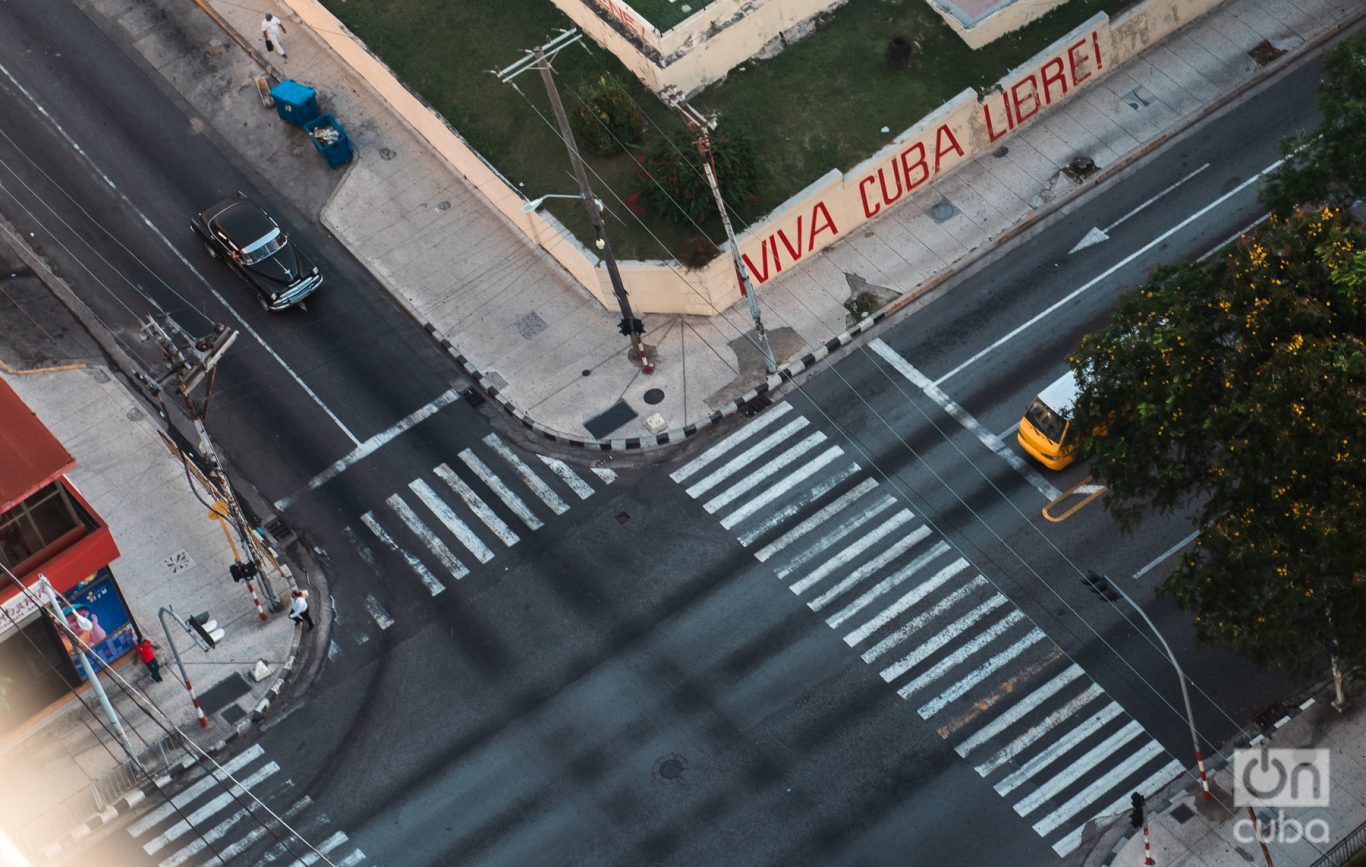 23 y M, en La Habana, una de las esquinas más famosas de Cuba. Foto: Kaloian.