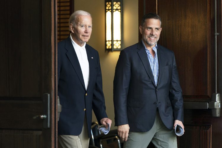 Joe y Hunter Biden. Foto; AP.