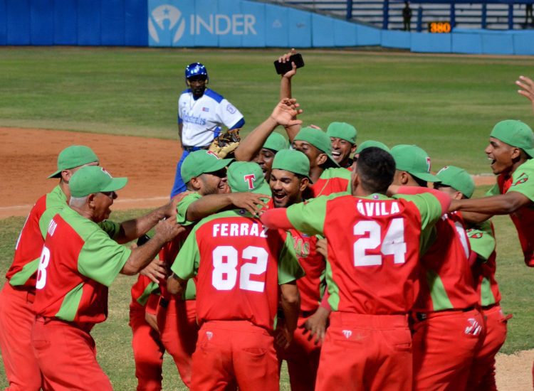 Los Leñadores derrotaron con autoridad a Industriales y confirmaron su superioridad en la 62 Serie Nacional de Béisbol. Foto: Ricardo López Hevia/ Archivo