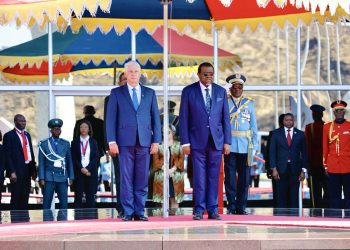 Daíz-Canel fue recibido oficialmente en la Casa de Estado por el presidente de Namibia, Hage Geingob. Foto: Twitter @PresidenciaCuba