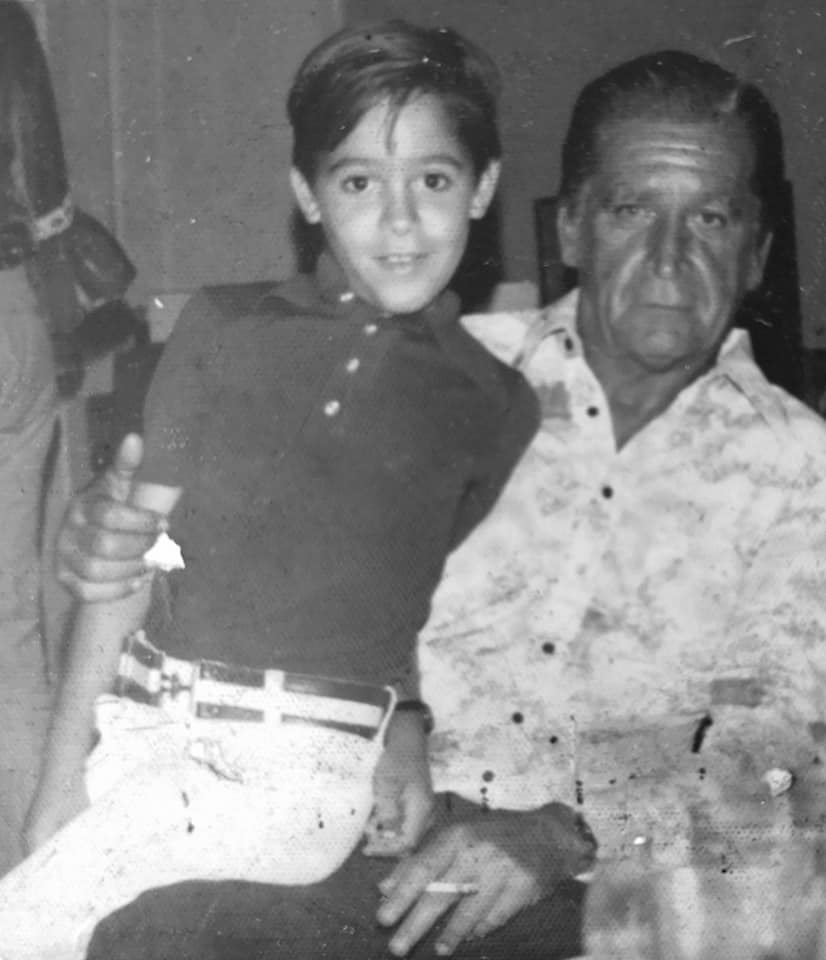 Felipe Dulzaides padre y un pequeño Felipe. S/f. Foto: Facebook del entrevistado.