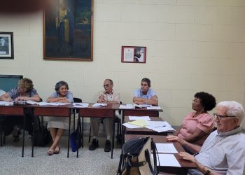 Miembros de la iglesia católica de la zona oriental revisan el contenido propuesto para el Plan Pastoral 2023-2030. Foto: Conferencia de Obispos/Facebook.