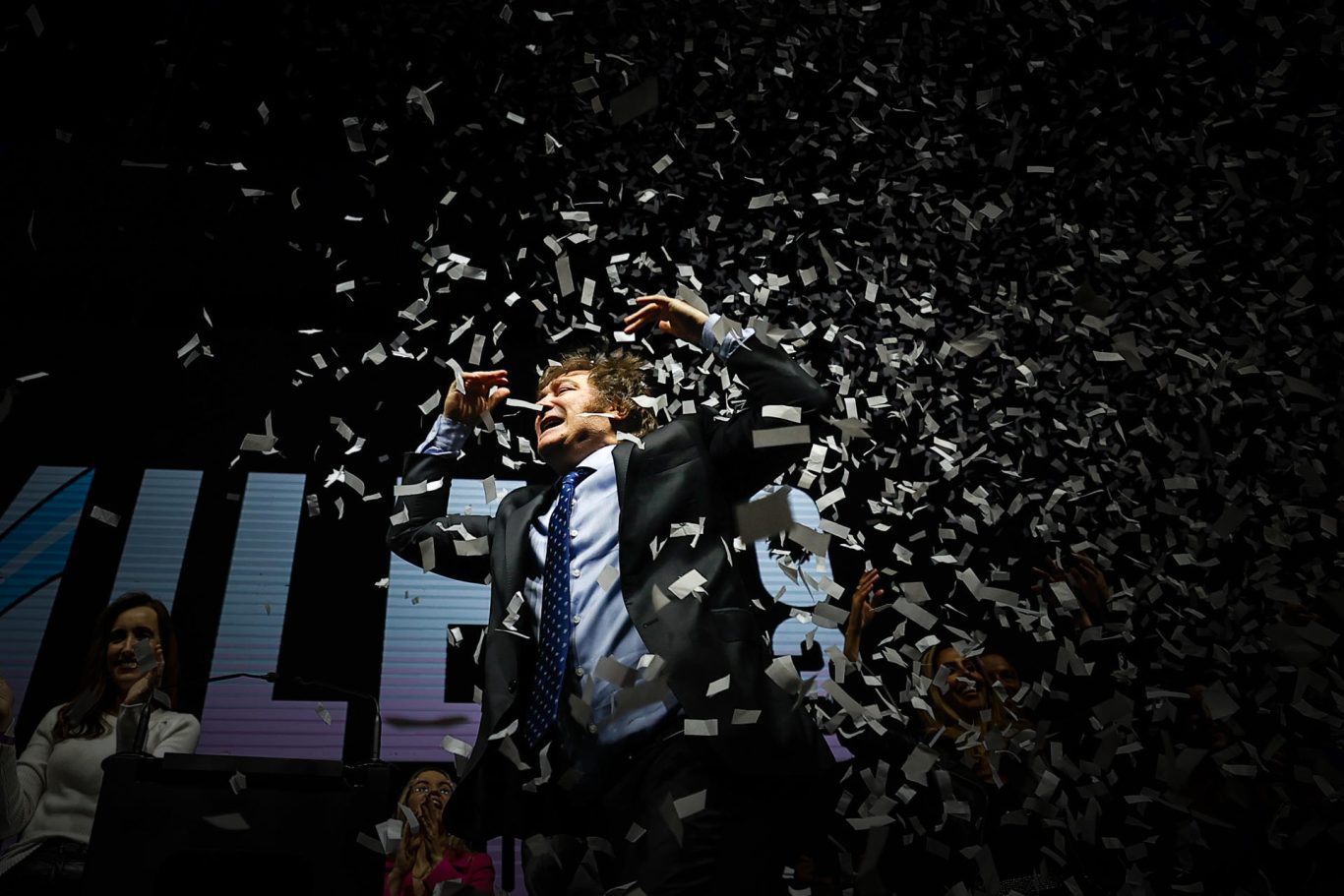 El candidato a la Presidencia por el partido la Libertad Avanza, Javier Milei, durante su cierre de campaña, el 7 de agosto de 2023 en Buenos Aires. Foto: EFE/Juan Ignacio Roncoroni.
