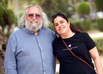 El cantautor cubano Pedro Luis Ferrer junto a su hija Lena. Foto: Perfil de Facebook de Pedro Luis Ferrer.