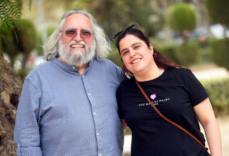 El cantautor cubano Pedro Luis Ferrer junto a su hija Lena. Foto: Perfil de Facebook de Pedro Luis Ferrer.