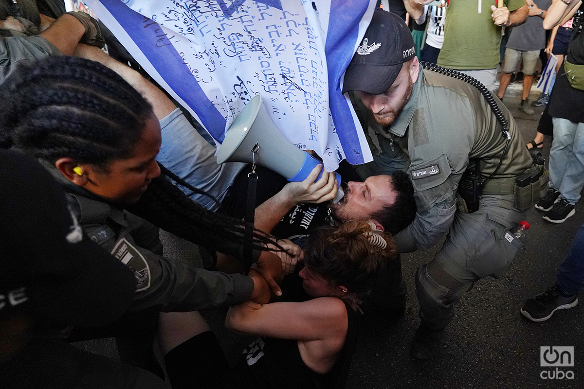 Las protestas en el aeropuerto internacional Ben Gurión, en Tel Aviv, se han vuelto parte de la normalidad. Foto: Alejandro Ernesto.