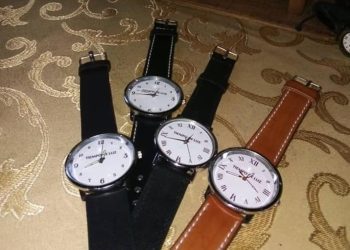 Relojes producidos por la mipyme Tiempo de Luz. Foto:  Ernesto Barrios/Facebook.