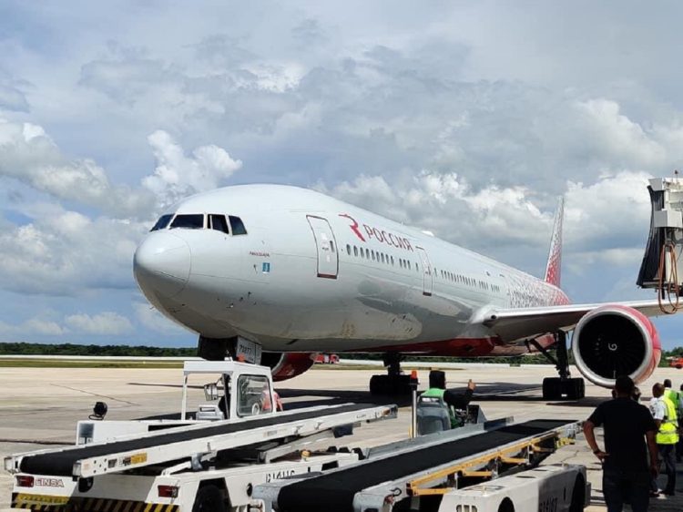 Un avión de Rossiya al llegar a Varadero el pasado julio. Foto: Aeropuerto Internacional Juan Gualberto Gómez Ferrer.