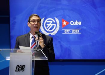El canciller cubano Bruno Rodríguez durante una rueda de prensa sobre Cumbre del G77+China, en La Habana. Foto: EFE/Ernesto Mastrascusa.