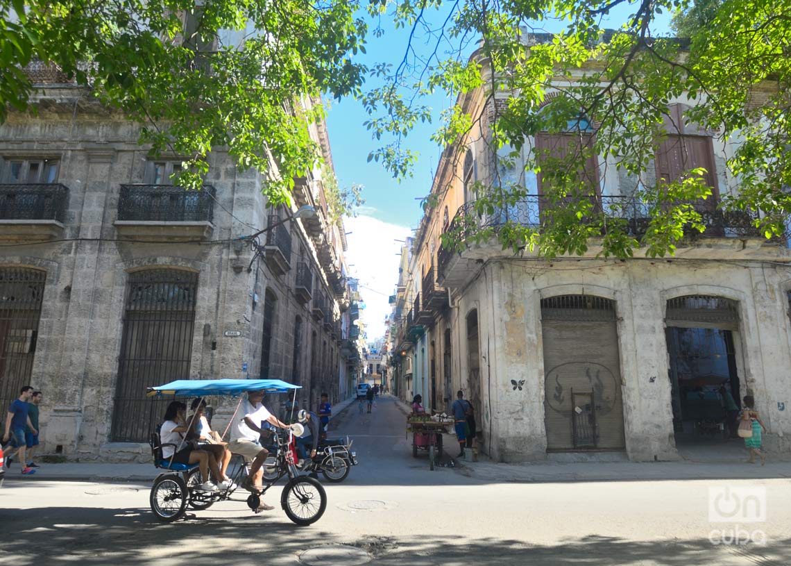 Calle del Cristo, en La Habana Vieja. Foto: Otmaro Rodríguez.
