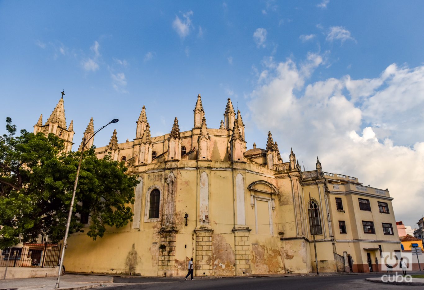 Vista posterior de la iglesia del Santo Ángel Custodio. Foto: Kaloian.