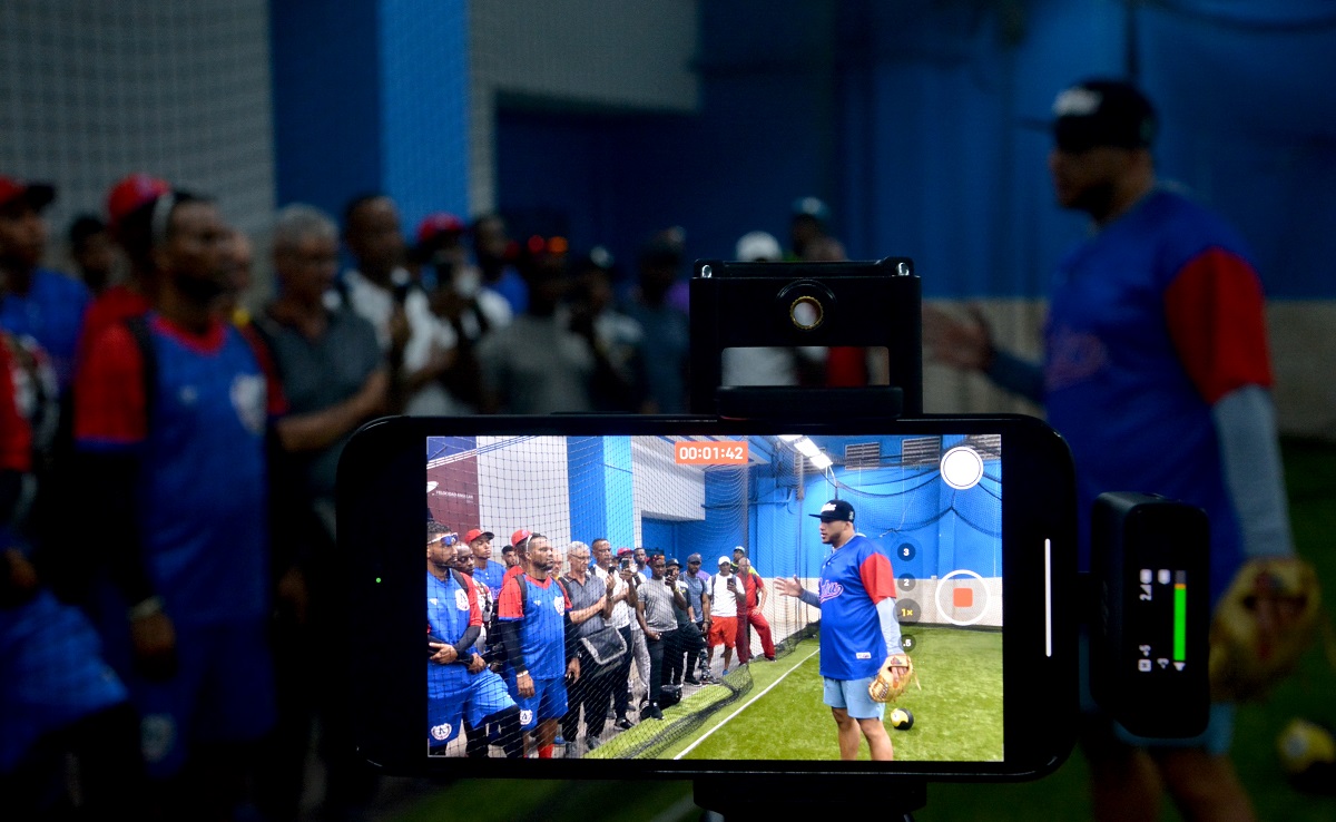 Specialists from the US Top Velocity Academy presented shooting clinics in Cuba on Tuesday and Wednesday, aiming to raise the level of knowledge of shooting coaches.  Photo: Ricardo Lopez Hevia. 