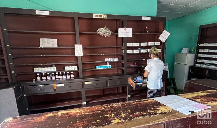 Cuba atraviesa una severa crisis económica que repercute en la carencia crónica de productos básicos, entre ellos los medicamentos. Foto: Kaloian.