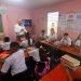 Un profesor imparte clases en una escuela en La Habana. Foto: Otmaro Rodríguez / Archivo.