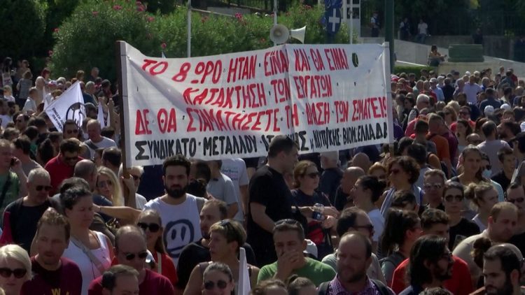 Protestas populares en Grecia por la reforma laboral. Foto: Bloomberg.