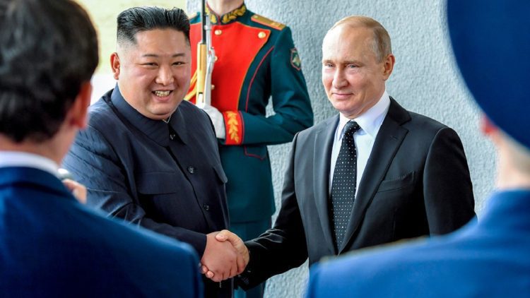 La última vez en que Kim se desplazó a Rusia para reunirse con Putin fue en abril de 2019. Foto: Yuri Kadobnov/Pool/AP, vía: RT.