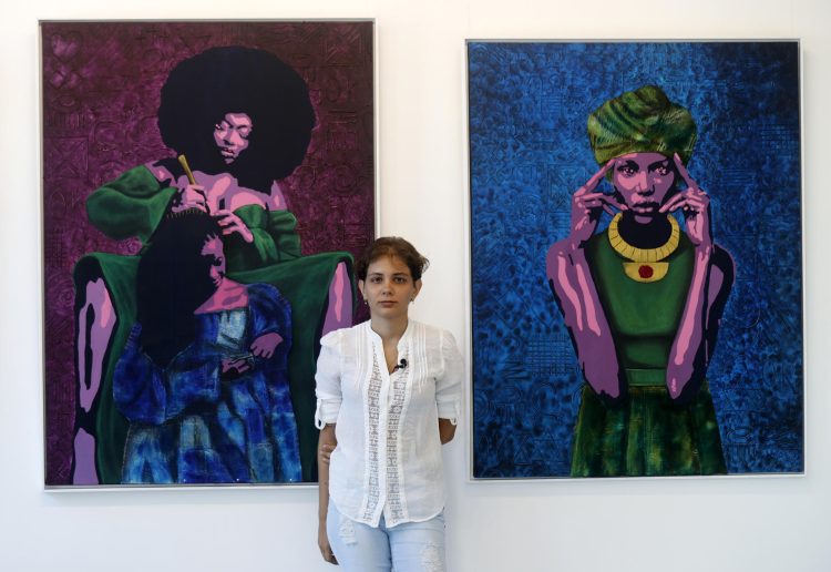 Daniela Águila, en la Galería Máxima, en La Habana. Foto:. Yander Zamora/EFE.