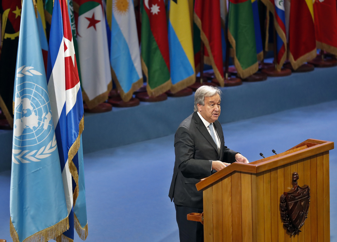 El secretario general de las Naciones Unidas Antonio Guterres pronuncia un discurso, durante la inauguración de Cumbre del G77+China, en La Habana. Foto: Ernesto Mastrascusa / EFE.