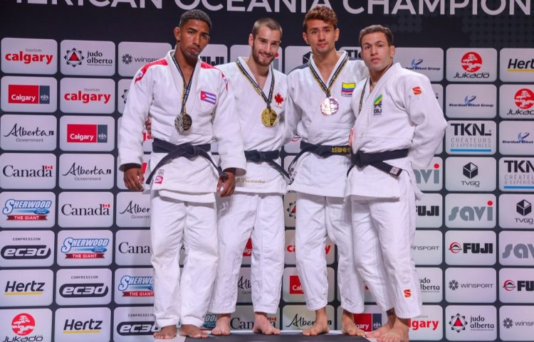 Polanco junto al resto de los medallistas en su división: Frascadore (Canadá), Hernández (Colombia), y el cuarto puesto, William Lima (Brasil). Foto: Confederación Panamericana de Judo.