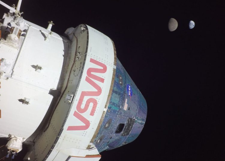 La Luna y la Tierra vistas desde Artemis 1.