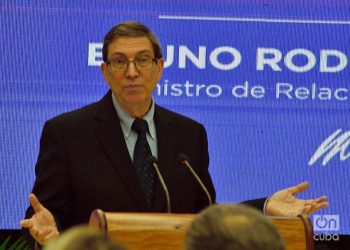 El canciller cubano, Bruno Rodríguez, en una conferencia de prensa en La Habana, el 19 de octubre de 2023. Foto: Otmaro Rodríguez.