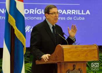 El canciller cubano, Bruno Rodríguez, habla en una conferencia de prensa. Foto: Otmaro Rodríguez / Archivo.